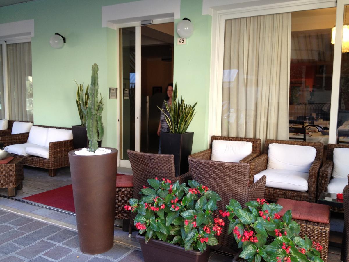 קאטוליקה Hotel Ferrara מראה חיצוני תמונה